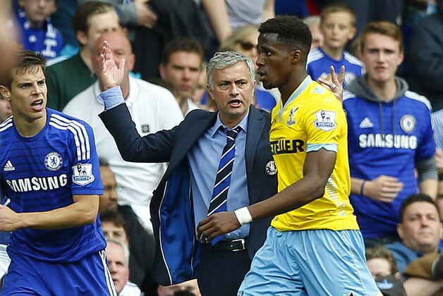 Chelsea's head coach Jose Mourinho, centre, gestures during the English Premier League soccer match between Chelsea and Crystal Palace at Stamford Bridge stadium in London, Sunday, May 3, 2015. (AP Photo/Alastair Grant)
