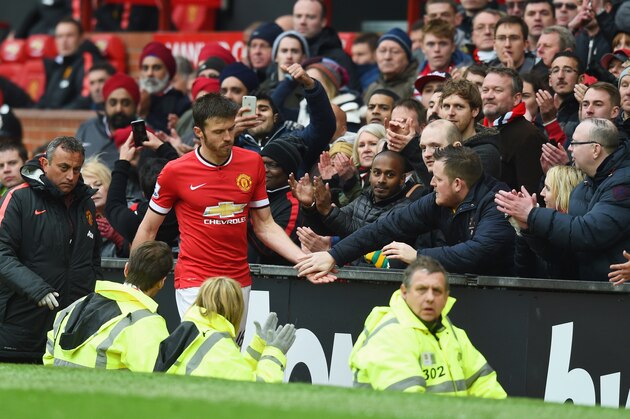 MANCHESTER, ENGLAND - APRIL 12:  An injured Michael Carrick of Manchester United walks along the touchline the Barclays Premier League match between Manchester United and Manchester City at Old Trafford on April 12, 2015 in Manchester, England.  (Photo by Michael Regan/Getty Images)