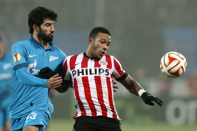 Zenit’s Luis Neto, left, and PSV Eindhoven's Memphis Depay challenge for the ball, during the round of 32 Europa League soccer match between Zenit and PSV Eindhoven in St.Petersburg, Russia, Thursday, Feb. 26, 2015. (AP Photo/Dmitry Lovetsky)