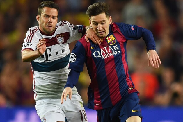BARCELONA, SPAIN - MAY 06:  Lionel Messi of Barcelona is challenged by Juan Bernat of Bayern Muenchen during the UEFA Champions League Semi Final, first leg match between FC Barcelona and FC Bayern Muenchen at Camp Nou on May 6, 2015 in Barcelona, Spain.  (Photo by Shaun Botterill/Getty Images)