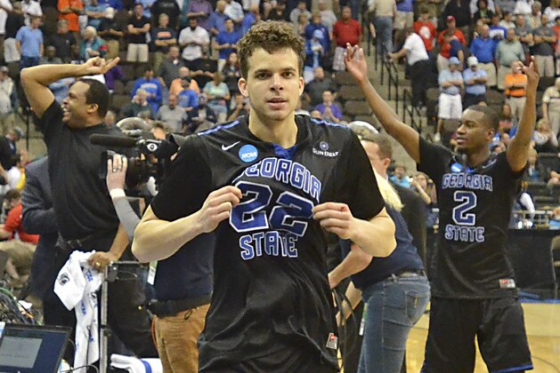 Georgia State's R.J. Hunter (22) comes off the court after making a game winning shot against Baylor, as head coach Ron Hunter, back left, and Ryann Green (2) celebrate their 57-56 in the second round of the NCAA college basketball tournament, Thursday, March 19, 2015, in Jacksonville, Fla. (AP Photo/Rick Wilson)