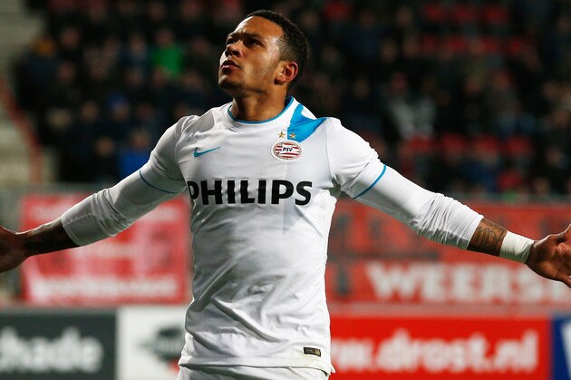 ENSCHEDE, NETHERLANDS - APRIL 04:  Memphis Depay of PSV celebrates after he scores the fifth goal of the game for his team during the Dutch Eredivisie match between FC Twente and PSV Eindhoven held at De Grolsch Veste Stadium on April 4, 2015 in Enschede, Netherlands.  (Photo by Dean Mouhtaropoulos/Getty Images)
