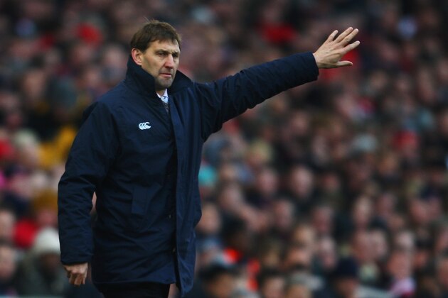 LONDON - DECEMBER 28:  Tony Adams the Portsmouth manager shouts instructions from the touchline during the Barclays Premier League match between Arsenal and Portsmouth at the Emirates Stadium on December 28, 2008 in London, England.  (Photo by Jamie McDonald/Getty Images)