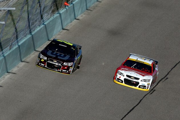 HOMESTEAD, FL - NOVEMBER 16:  Jeff Gordon, driver of the #24 Drive To End Hunger Chevrolet, races Kevin Harvick, driver of the #4 Budweiser Chevrolet, during the NASCAR Sprint Cup Series Ford EcoBoost 400 at Homestead-Miami Speedway on November 16, 2014 in Homestead, Florida.  (Photo by Brian Lawdermilk/Getty Images)