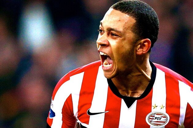 EINDHOVEN, NETHERLANDS - DECEMBER 17:  Memphis Depay of PSV Eindhoven celebrates scoring his teams winning goal in the final minute of the game during the Eredivisie match between PSV Eindhoven and Feyenoord Rotterdam held at the Philips Stadion on December 17, 2014 in Eindhoven, Netherlands.  (Photo by Dean Mouhtaropoulos/Getty Images)