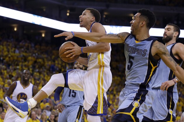 Golden State Warriors guard Stephen Curry (30) shoots against Memphis Grizzlies guard Courtney Lee (5) during the second half of Game 2 in a second-round NBA playoff basketball series in Oakland, Calif., Tuesday, May 5, 2015. (AP Photo/Ben Margot)