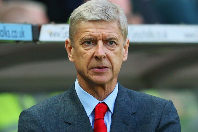 HULL, ENGLAND - MAY 04:  Arsene Wenger manager of Arsenal looks on prior to the Barclays Premier League match between Hull City and Arsenal at KC Stadium on May 4, 2015 in Hull, England.  (Photo by Alex Livesey/Getty Images)