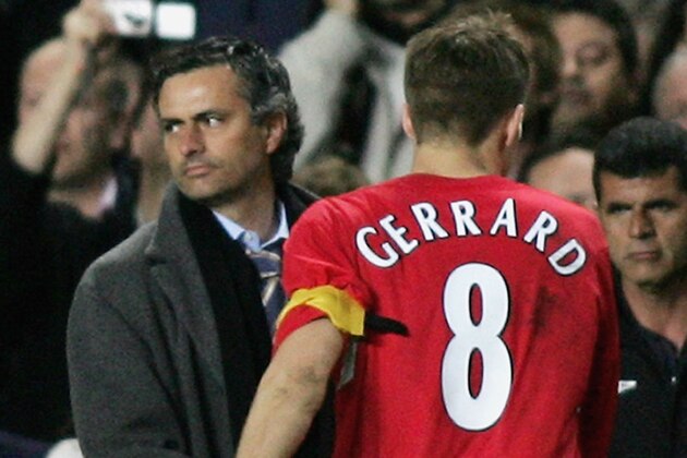 LONDON - APRIL 27:  Jose Mourinho, the Chelsea manager shakes Steven Gerrard's hand at the end of the UEFA Champions League semi-final first leg match between Chelsea and Liverpool at Stamford Bridge on April 27, 2005 in London, England.  (Photo by Ben Radford/Getty Images)