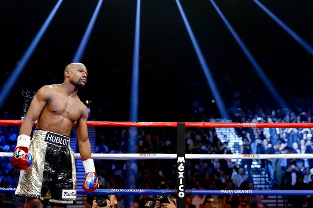 LAS VEGAS, NV - MAY 02:  Floyd Mayweather Jr. in the ring before taking on Manny Pacquiao in their welterweight unification championship bout on May 2, 2015 at MGM Grand Garden Arena in Las Vegas, Nevada.  (Photo by Al Bello/Getty Images)