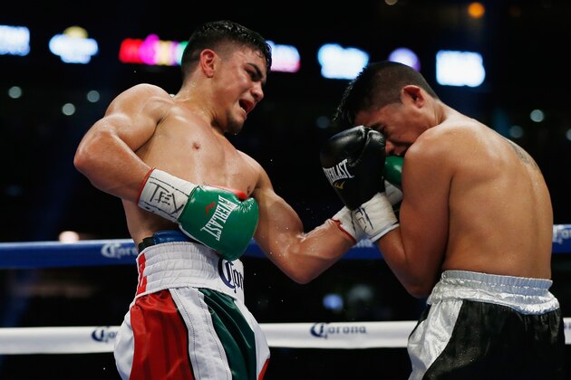 HOUSTON, TX - MAY 09:  Joseph Diaz Jr (L) and Giovanni Delgado of Mexico box during their featherweight bout at Minute Maid Park on May 9, 2015 in Houston, Texas.  (Photo by Scott Halleran/Getty Images)