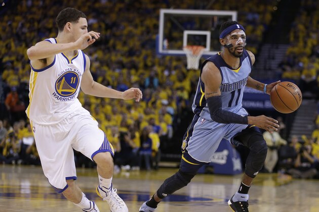 Memphis Grizzlies guard Mike Conley, right, dribbles past Golden State Warriors guard Klay Thompson during the first half of Game 2 in a second-round NBA playoff basketball series in Oakland, Calif., Tuesday, May 5, 2015. (AP Photo/Ben Margot)
