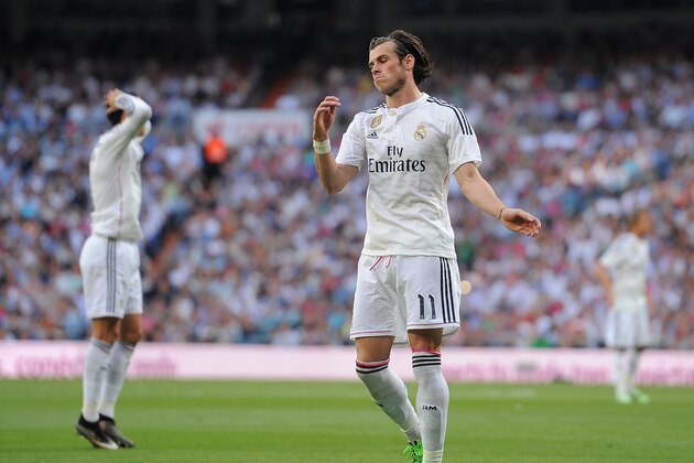 MADRID, SPAIN - MAY 09:  Gareth Bale of Real Madrid reacts after narrowly failing to score from a free kick  during the La Liga match between Real Madrid CF and Valencia CF at Estadio Santiago Bernabeu on May 9, 2015 in Madrid, Spain.  (Photo by Denis Doyle/Getty Images)