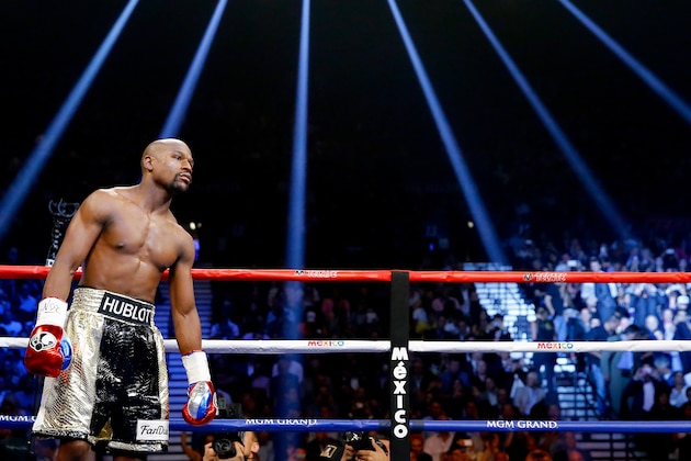 LAS VEGAS, NV - MAY 02:  Floyd Mayweather Jr. in the ring before taking on Manny Pacquiao in their welterweight unification championship bout on May 2, 2015 at MGM Grand Garden Arena in Las Vegas, Nevada.  (Photo by Al Bello/Getty Images)