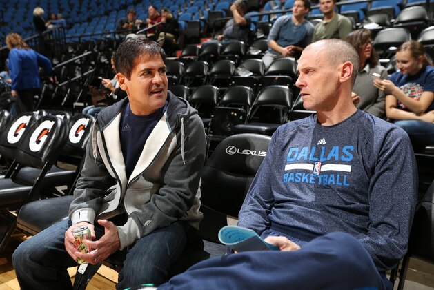 MINNEAPOLIS, MN - NOVEMBER 8:  Mark Cuban talks to Rick Carlisle of the Dallas Mavericks before they play against the Minnesota Timberwolves on November 8, 2013 at Target Center in Minneapolis, Minnesota. NOTE TO USER: User expressly acknowledges and agrees that, by downloading and or using this Photograph, user is consenting to the terms and conditions of the Getty Images License Agreement. Mandatory Copyright Notice: Copyright 2013 NBAE (Photo by David Sherman/NBAE via Getty Images)