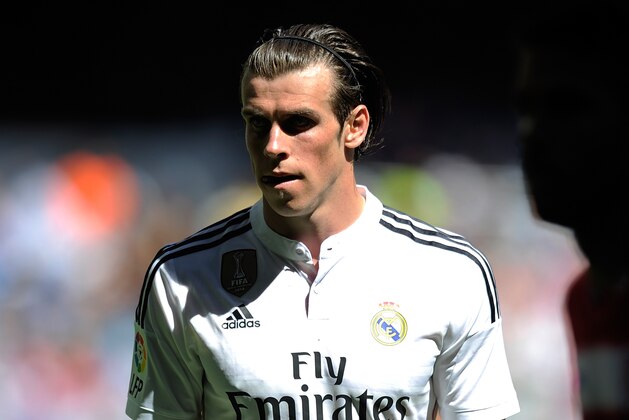 MADRID, SPAIN - APRIL 05:  Gareth Bale of Real Madrid CF looks on during the La Liga match between Real Madrid CF and Granada CF at Estadio Santiago Bernabeu on April 5, 2015 in Madrid, Spain.  (Photo by Denis Doyle/Getty Images)
