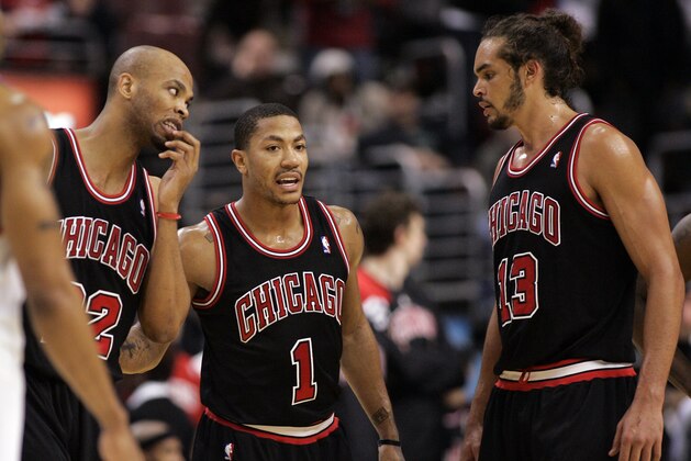 Chicago Bulls', from the left, Taj Gibson, Derrick Rose and Joakim Noah, huddle in the last minute of the second half of an NBA basketball game with  the Philadelphia 76ers, March 4, 2012, in Philadelphia. The Bulls won 96-91. (AP Photo/Tom Mihalek)