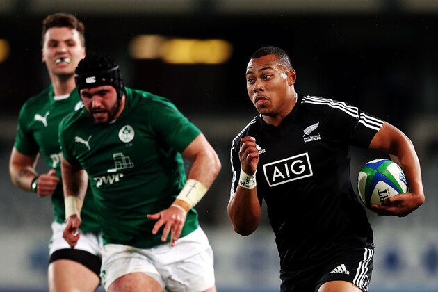 AUCKLAND, NEW ZEALAND - JUNE 20:  Tevita Li of New Zealand makes a break during the 2014 Junior World Championship 3rd Place Play-Off match between Ireland and New Zealand at Eden Park on June 20, 2014 in Auckland, New Zealand.  (Photo by Anthony Au-Yeung/Getty Images)