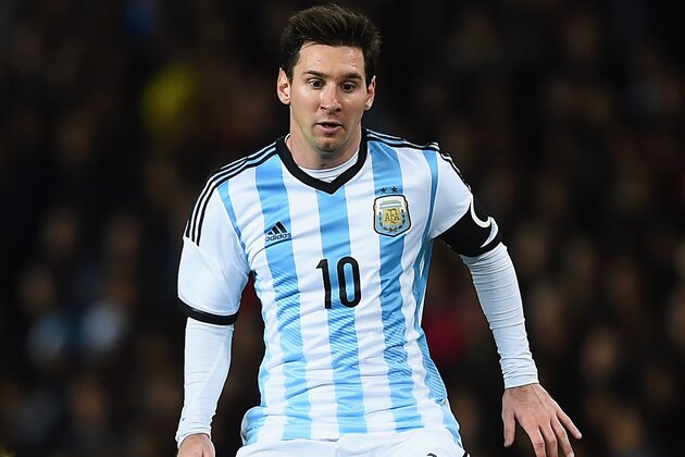 MANCHESTER, ENGLAND - NOVEMBER 18:  Lionel Messi of Argentina in action during the International Friendly match between Argentina and Portugal at Old Trafford on November 18, 2014 in Manchester, England.  (Photo by Laurence Griffiths/Getty Images)