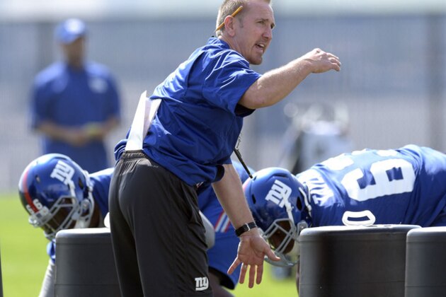 New York Giants defensive coordinator Steve Spagnuolo gives instructions during practice at the team's NFL football rookie minicamp Friday, May 8, 2015, in East Rutherford, N.J.  (AP Photo/Bill Kostroun)