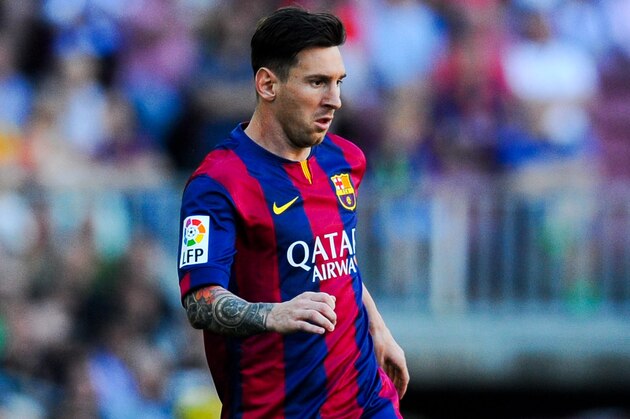 BARCELONA, SPAIN - MAY 09:  Lionel Messi of FC Barcelona runs with the ball during the La Liga match between FC Barcelona and Real Sociedad de Futbol at Camp Nou on May 9, 2015 in Barcelona, Spain.  (Photo by David Ramos/Getty Images)