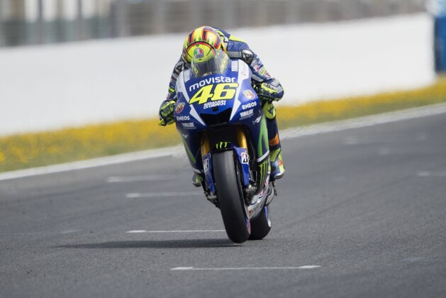 JEREZ DE LA FRONTERA, SPAIN - MAY 04:  Valentino Rossi of Italy and Movistar Yamaha MotoGP heads down a straight during the MotoGp Tests In Jerez at Circuito de Jerez on May 4, 2015 in Jerez de la Frontera, Spain.  (Photo by Mirco Lazzari gp/Getty Images)