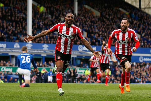 LIVERPOOL, ENGLAND - MAY 09: Jermain Defoe of Sunderland celebrates scoring his team's second goal with Steven Fletcher (R) during the Barclays Premier League match between Everton and Sunderland at Goodison Park on May 9, 2015 in Liverpool, England.  (Photo by Paul Thomas/Getty Images)