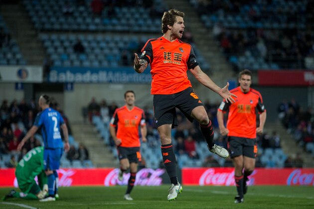 GETAFE, SPAIN - MARCH 16:  Inigo Martinez of Real Sociedad de Futbol celebrates scoring their opening goal during the La Liga match between Getafe CF and Real Sociedad de Futbol at Coliseum Alfonso Perez on March 16, 2015 in Getafe, Spain.  (Photo by Gonzalo Arroyo Moreno/Getty Images)