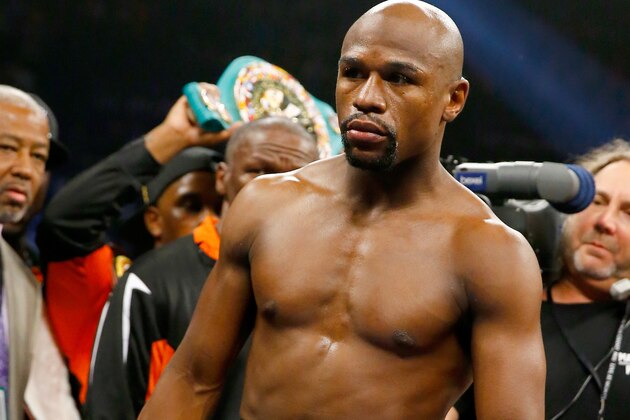 LAS VEGAS, NV - MAY 02: Floyd Mayweather Jr. in the ring before taking on Manny Pacquiao in their welterweight unification championship bout on May 2, 2015 at MGM Grand Garden Arena in Las Vegas, Nevada. (Photo by Al Bello/Getty Images) LAS VEGAS, NV - MAY 02: Floyd Mayweather Jr. in the ring before taking on Manny Pacquiao in their welterweight unification championship bout on May 2, 2015 at MGM Grand Garden Arena in Las Vegas, Nevada. (Photo by Al Bello/Getty Images)