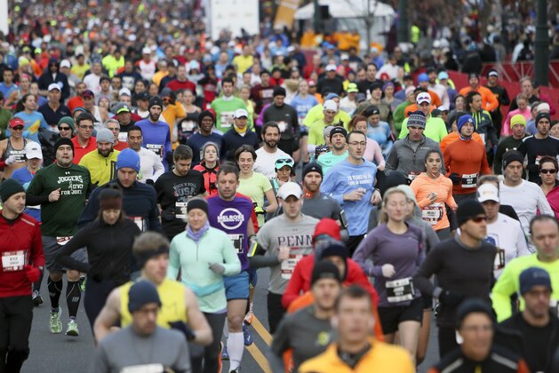 Runners make their way down Benjamin Franklin Parkway in Philadelphia at the start of the Philadelphia Marathon, Sunday Nov. 23, 2014.  (AP Photo/ Joseph Kaczmarek)