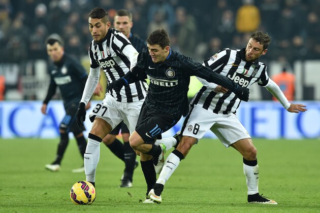 TURIN, ITALY - JANUARY 06:  Mateo Kovacic (C) of FC Internazionale Milano is challenged by Claudio Marchisio (R)  and Roberto Pereyra of Juventus FC during the Serie A match between Juventus FC and FC Internazionale Milano at Juventus Arena on January 6, 2015 in Turin, Italy.  (Photo by Valerio Pennicino/Getty Images)