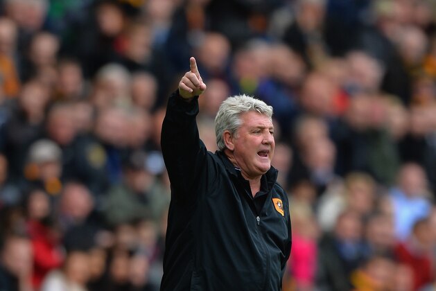 HULL, ENGLAND - MAY 09:  Steve Bruce , Manager of Hull City during the Barclays Premier League match between Hull City and Burnley at KC Stadium on May 9, 2015 in Hull, England.  (Photo by Tony Marshall/Getty Images)