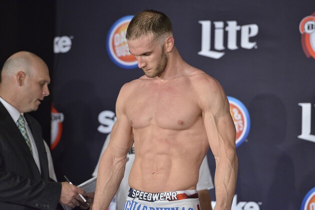 Brandon Halsey comes in over the middleweight limit for Bellator 137.