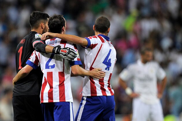 MADRID, SPAIN - SEPTEMBER 13:  Miguel Angel Moya (#1) Diego Godin and Mario Suarez (R) of Atletico de Madrid celebrate after beating Real Madrid 2-1 in the La Liga match between Real Madrid and Atletico de Madrid at Estadio Santiago Bernabeu on September 13, 2014 in Madrid, Spain.  (Photo by Denis Doyle/Getty Images)