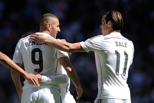 MADRID, SPAIN - APRIL 05:  Karim Benzema of Real Madrid CF celebrates with Gareth Bale after scoring his team's 7th goal during the La Liga match between Real Madrid CF and Granada CF at Estadio Santiago Bernabeu on April 5, 2015 in Madrid, Spain.  (Photo by Denis Doyle/Getty Images)