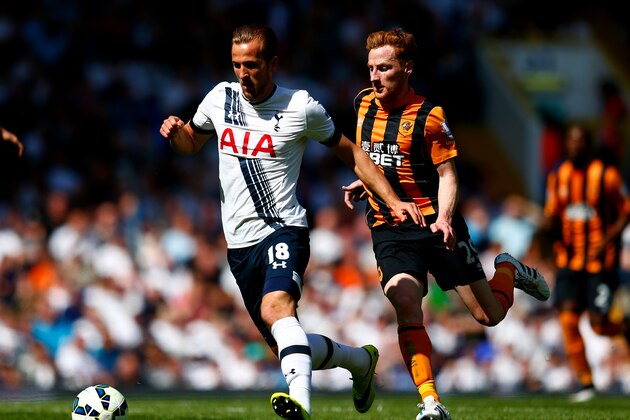 LONDON, ENGLAND - MAY 16:  Harry Kane of Spurs and Stephen Quinn of Hull City compete for the ball during the Barclays Premier League match between  Tottenham Hotspur and Hull City at White Hart Lane on May 16, 2015 in London, England.  (Photo by Julian Finney/Getty Images)