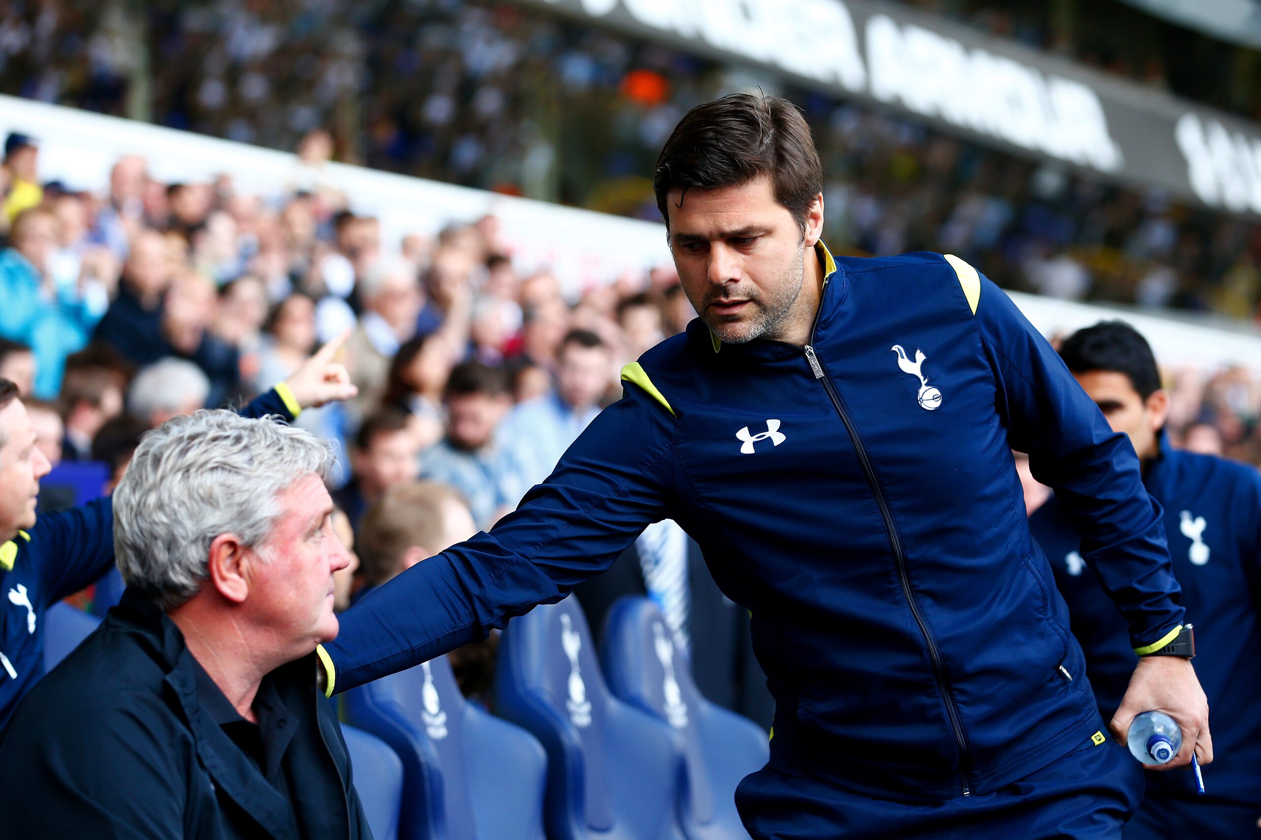 LONDON, ENGLAND - MAY 16:  Manager Mauricio Pochettino of Spurs greets Steve Bruce manager of Hull City prior to the Barclays Premier League match between  Tottenham Hotspur and Hull City at White Hart Lane on May 16, 2015 in London, England.  (Photo by Julian Finney/Getty Images)