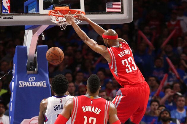 LOS ANGELES, CA - MAY 14:  Corey Brewer #33 of the Houston Rockets dunks against the Los Angeles Clippers during Game Six of the Western Conference semifinals of the 2015 NBA Playoffs at Staples Center on May 14, 2015 in Los Angeles, California.  The Rockets won 119-107.   NOTE TO USER: User expressly acknowledges and agrees that, by downloading and or using this photograph, User is consenting to the terms and conditions of the Getty Images License Agreement.  (Photo by Stephen Dunn/Getty Images)