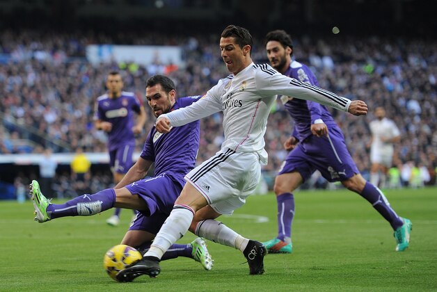 MADRID, SPAIN - JANUARY 10:  Cristiano Ronaldo of Real Madrid is challenged by  Anaitz Arbilla of RCD Espanyo during the La Liga match between Real Madrid CF and RCD Espanyol at Estadio Santiago Bernabeu on January 10, 2015 in Madrid, Spain.  (Photo by Denis Doyle/Getty Images)