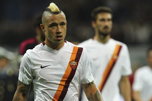 MILAN, ITALY - MAY 09:  Radja Nainggolan of AS Roma shows his dejection at the end of the Serie A match between AC Milan and AS Roma at Stadio Giuseppe Meazza on May 9, 2015 in Milan, Italy.  (Photo by Marco Luzzani/Getty Images)