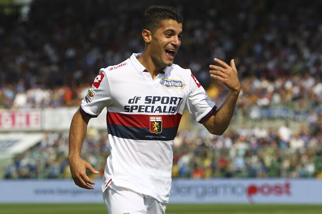 BERGAMO, ITALY - MAY 17:  Silva Iago Falque of Genoa CFC celebrates his second goal during the Serie A match between Atalanta BC and Genoa CFC at Stadio Atleti Azzurri d'Italia on May 17, 2015 in Bergamo, Italy.  (Photo by Marco Luzzani/Getty Images)