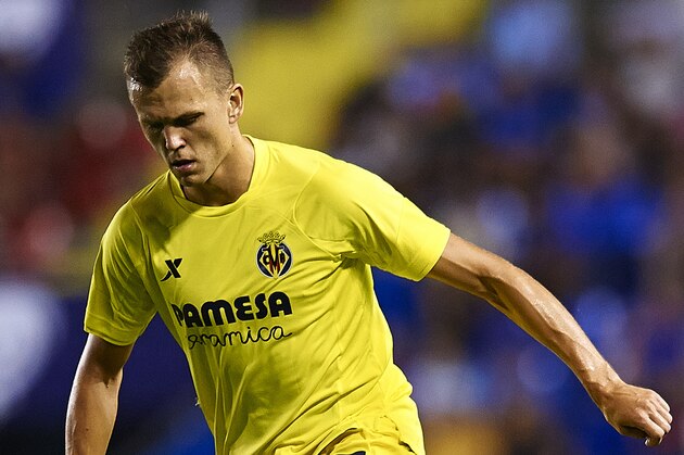 VALENCIA, SPAIN - AUGUST 24:  Denis Cheryshev of Villarreal CF runs with the ball during the la Liga match between Levante UD and Villarreal CF at Ciutat de Valencia on August 24, 2014 in Valencia, Spain.  (Photo by Manuel Queimadelos Alonso/Getty Images)