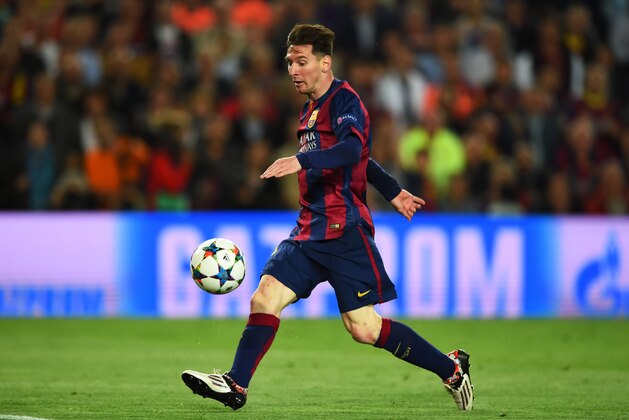 BARCELONA, SPAIN - MAY 06:  Lionel Messi of Barcelona chips the ball over goalkeeper Manuel Neuer of Bayern Muenchen to score his team's second goal during the UEFA Champions League Semi Final, first leg match between FC Barcelona and FC Bayern Muenchen at Camp Nou on May 6, 2015 in Barcelona, Spain.  (Photo by Shaun Botterill/Getty Images)