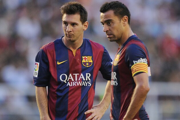 MADRID, SPAIN - OCTOBER 04:  Xavi Hernandez (R) and Lionel Messi line-up a free kick during the La Liga match between Rayo Vallecano de Madrid and FC Barcelona at Estadio Teresa Rivero on October 4, 2014 in Madrid, Spain.  (Photo by Denis Doyle/Getty Images)