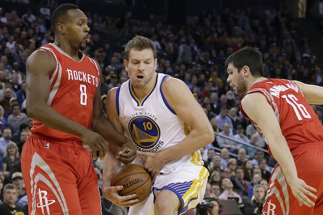 Golden State Warriors forward David Lee (10) drives between Houston Rockets forward Joey Dorsey (8) and forward Kostas Papanikolaou (16) during the second half of an NBA basketball game in Oakland, Calif., Wednesday, Jan. 21, 2015. The Warriors won 126-113. (AP Photo/Jeff Chiu)