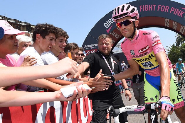 Overall leader Spain's Alberto Contador greets fans prior to the start of the 10th stage of the Giro D'Italia, Tour of Italy cycling race, from Civitanova Marche to Forli', Italy, Tuesday May 19, 2015. (Daniel Dal Zennaro/ANSA via AP)