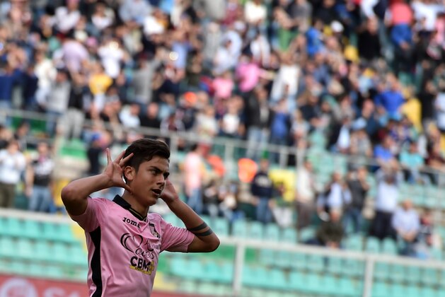 PALERMO, ITALY - APRIL 04:  Paulo Dybala of Palermo celebrates after scoring a penalty (1-1) during the Serie A match between US Citta di Palermo and AC Milan at Stadio Renzo Barbera on April 4, 2015 in Palermo, Italy.  (Photo by Tullio M. Puglia/Getty Images)