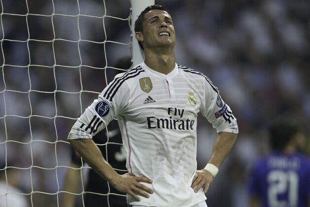 MADRID, SPAIN - MAY 13:  Cristiano Ronaldo of Real Madrid CF reacts defeated at the goal after his team has failed to score during the UEFA Champions League semi-final second leg match between Real Madrid CF and Juventus at Estadio Santiago Bernabeu on May 13, 2015 in Madrid, Spain.  (Photo by Gonzalo Arroyo Moreno/Getty Images)