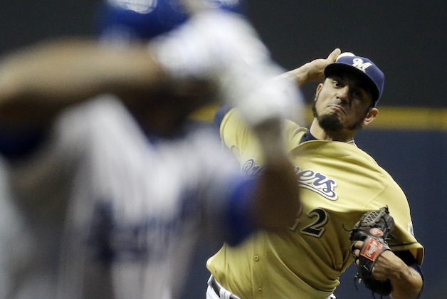 Milwaukee Brewers starting pitcher Matt Garza throws to Los Angeles Dodgers' Howie Kendrick  during the first inning of a baseball game against the Milwaukee Brewers Tuesday, May 5, 2015, in Milwaukee. (AP Photo/Morry Gash)
