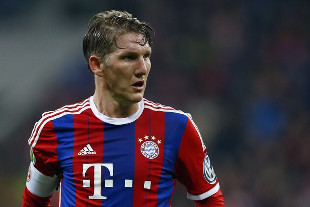 Bayern's Bastian Schweinsteiger watches the ball during the German Soccer Cup round of sixteen match between FC Bayern Munich and Eintracht Braunschweig in Munich, southern Germany, Wednesday, March 4, 2015. (AP Photo/Matthias Schrader)