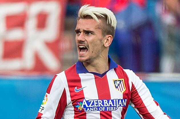 MADRID, SPAIN - APRIL 25: Antoine Griezmann of Atletico de Madrid celebrates scoring their opening goal during the La Liga match between Club Atletico de Madrid and Elche FC at Vicente Calderon Stadium on April 25, 2015 in Madrid, Spain.  (Photo by Gonzalo Arroyo Moreno/Getty Images)